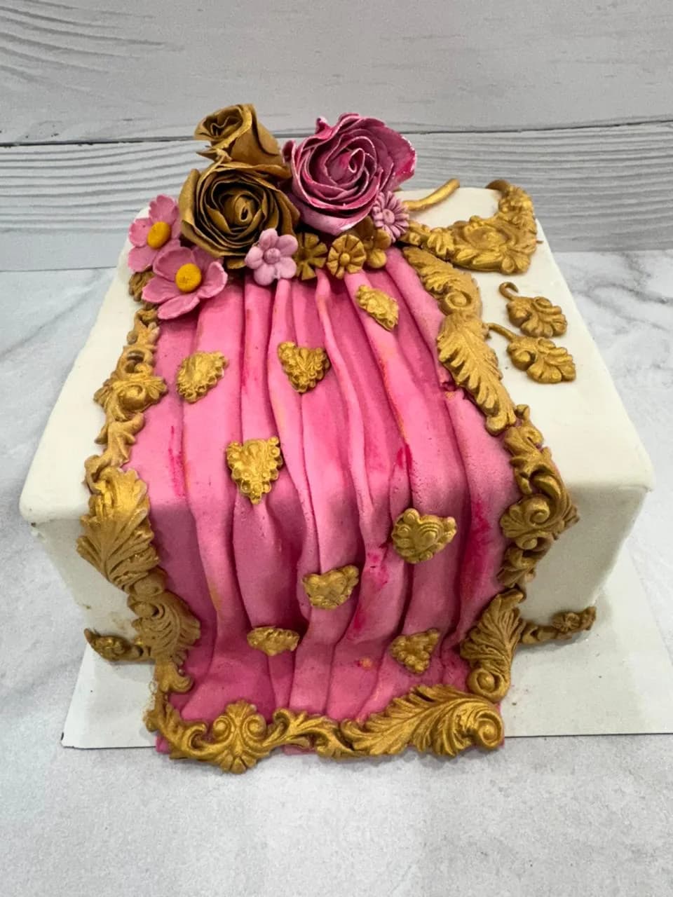 Sugar Craft Rolled Fondant Cakes course image 4