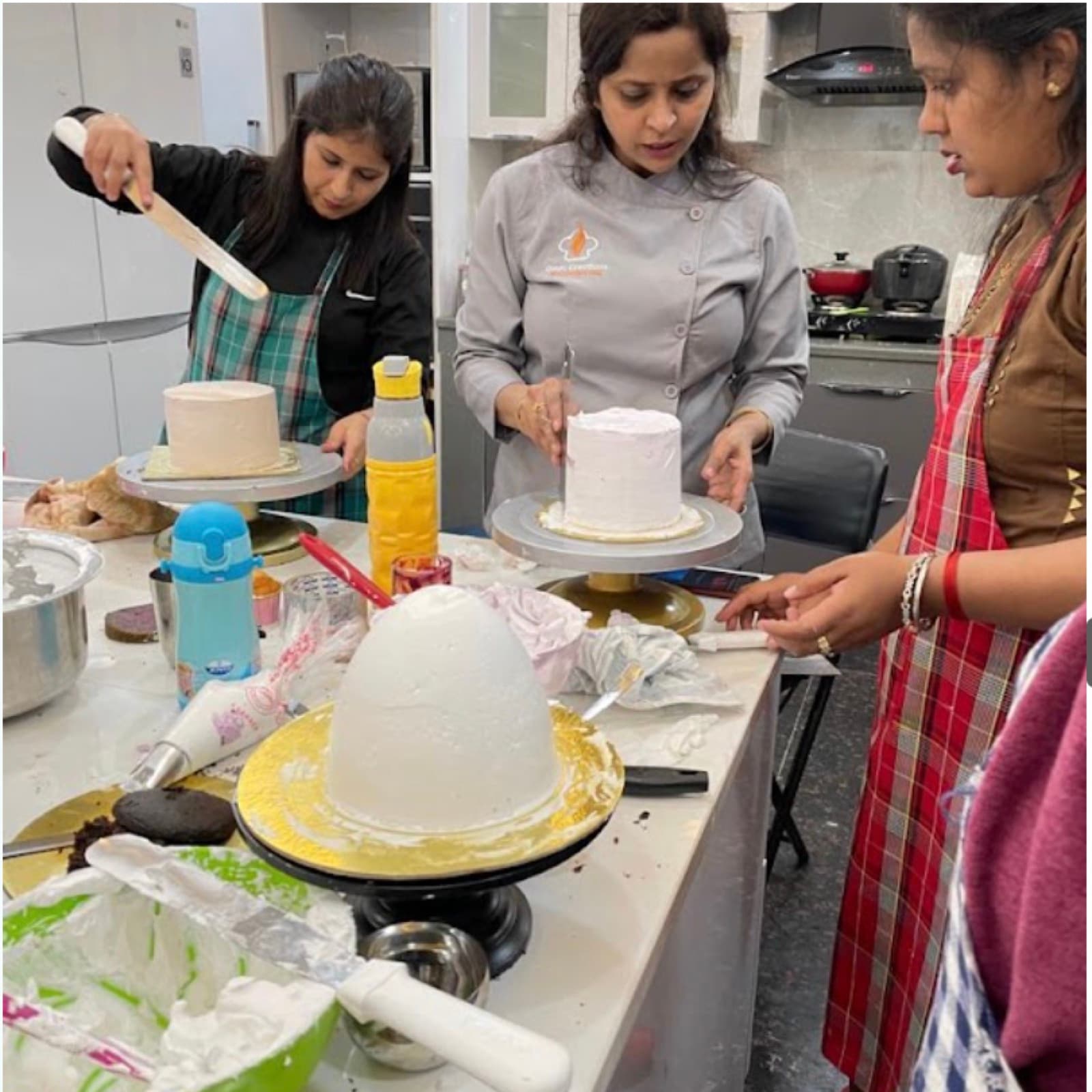 Cake decorating practice at Gauri Creation