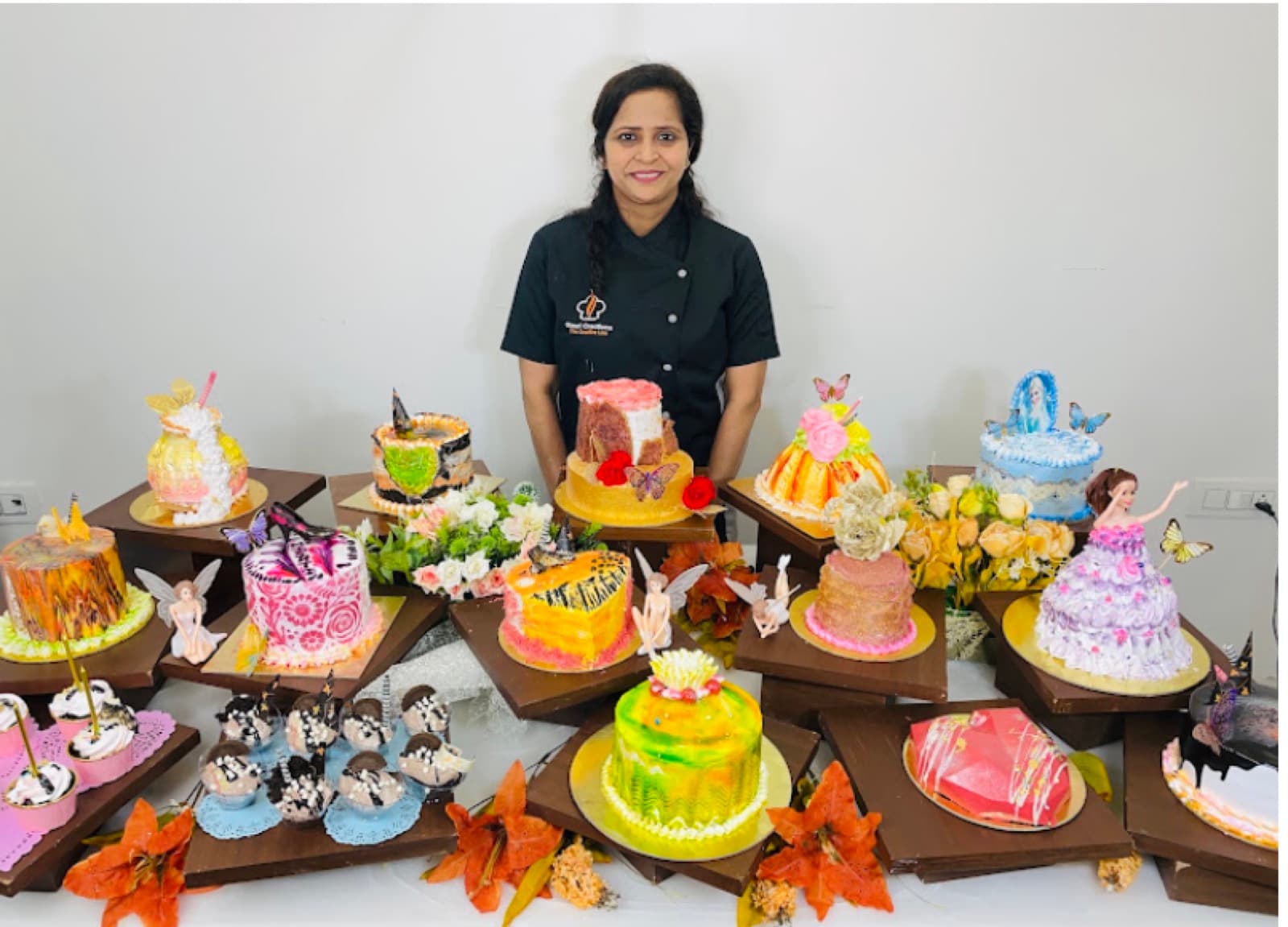 Decorated cakes made by Gauri Creation students